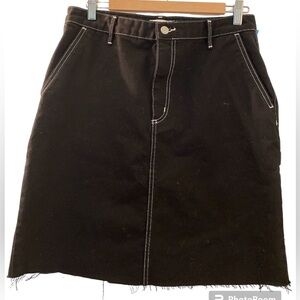 Carhartt black denim skirt, high waist, raw hem. 4 pockets plus 2 on the side.